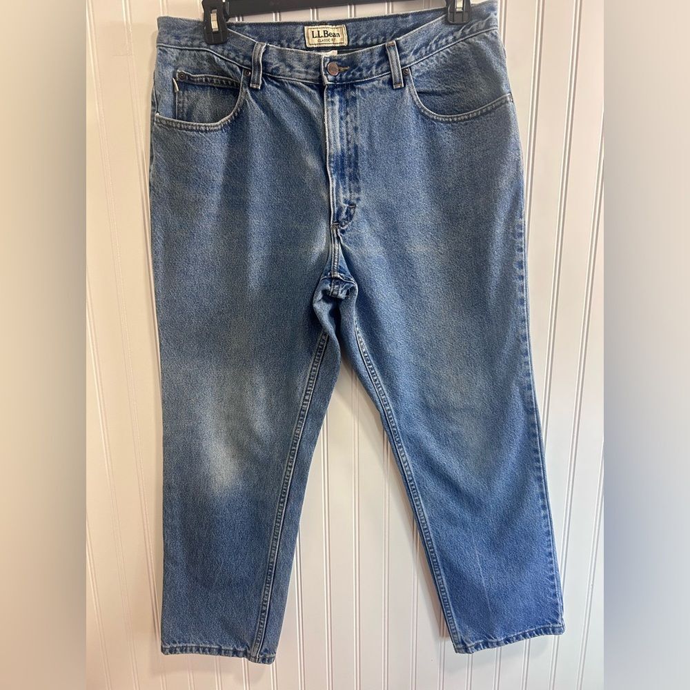 L.L. Bean Classic Fit Men's Straight-Leg Jeans Blue Denim Casual .SIZE 38X29 .